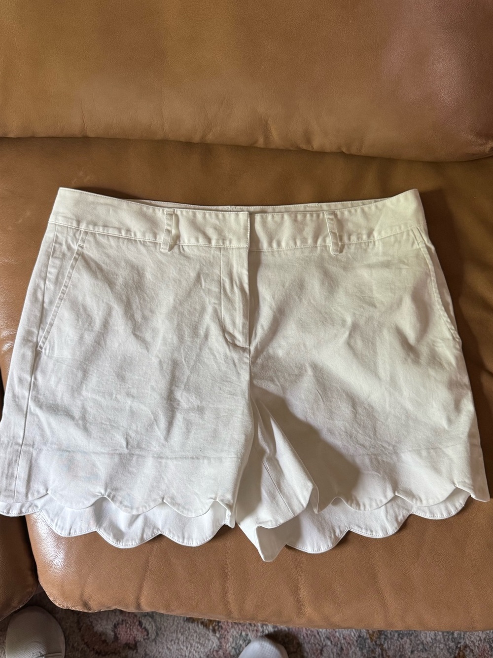 J McLaughlin scallop edge shorts. Size 10.